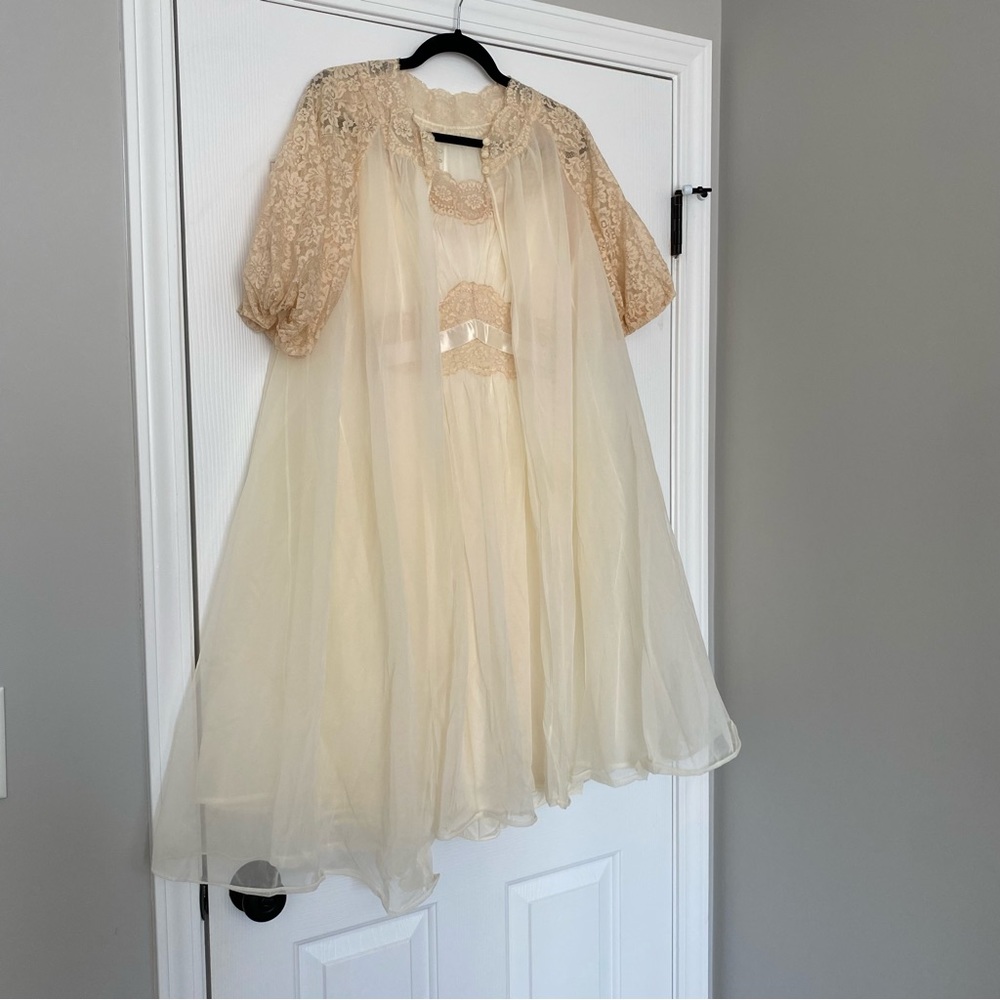 Vintage Vanity Fair 1950s Peignoir Robe & Gown Hollywood Regency Set